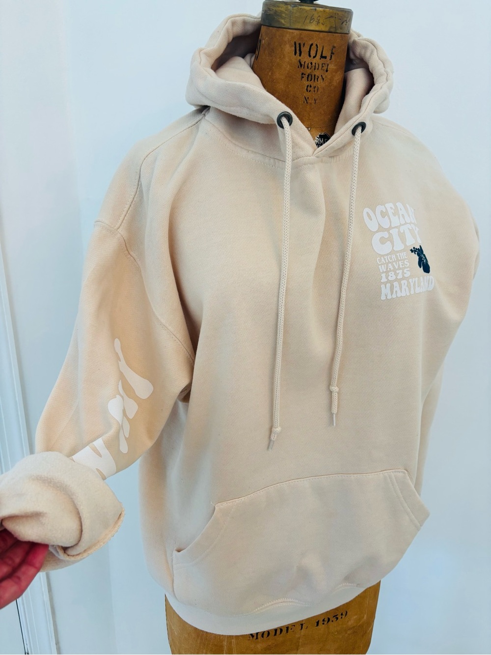 Ocean City Maryland Graphic Hoodie Pullover Medium Beach Coastal Vacation Comfy